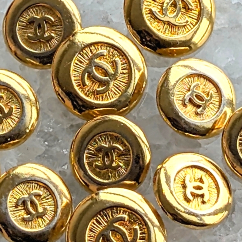 LARGE Authentic CHANEL Vintage 1980s Gold CC Logo Buttons